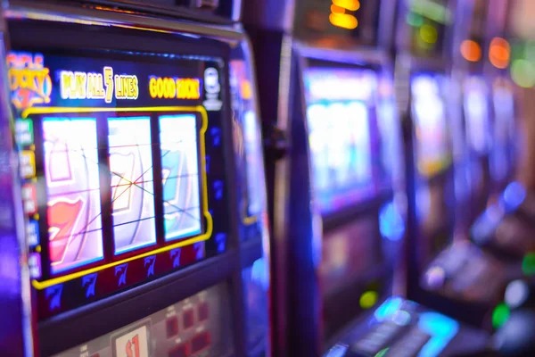 Dealer and player positions at garuda138 slot table